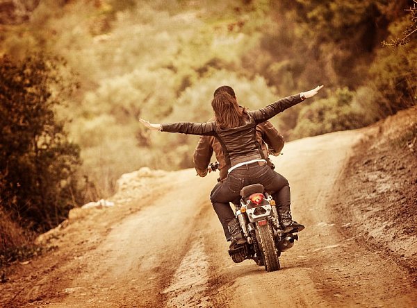 Vzťah muža, ženy a motorky